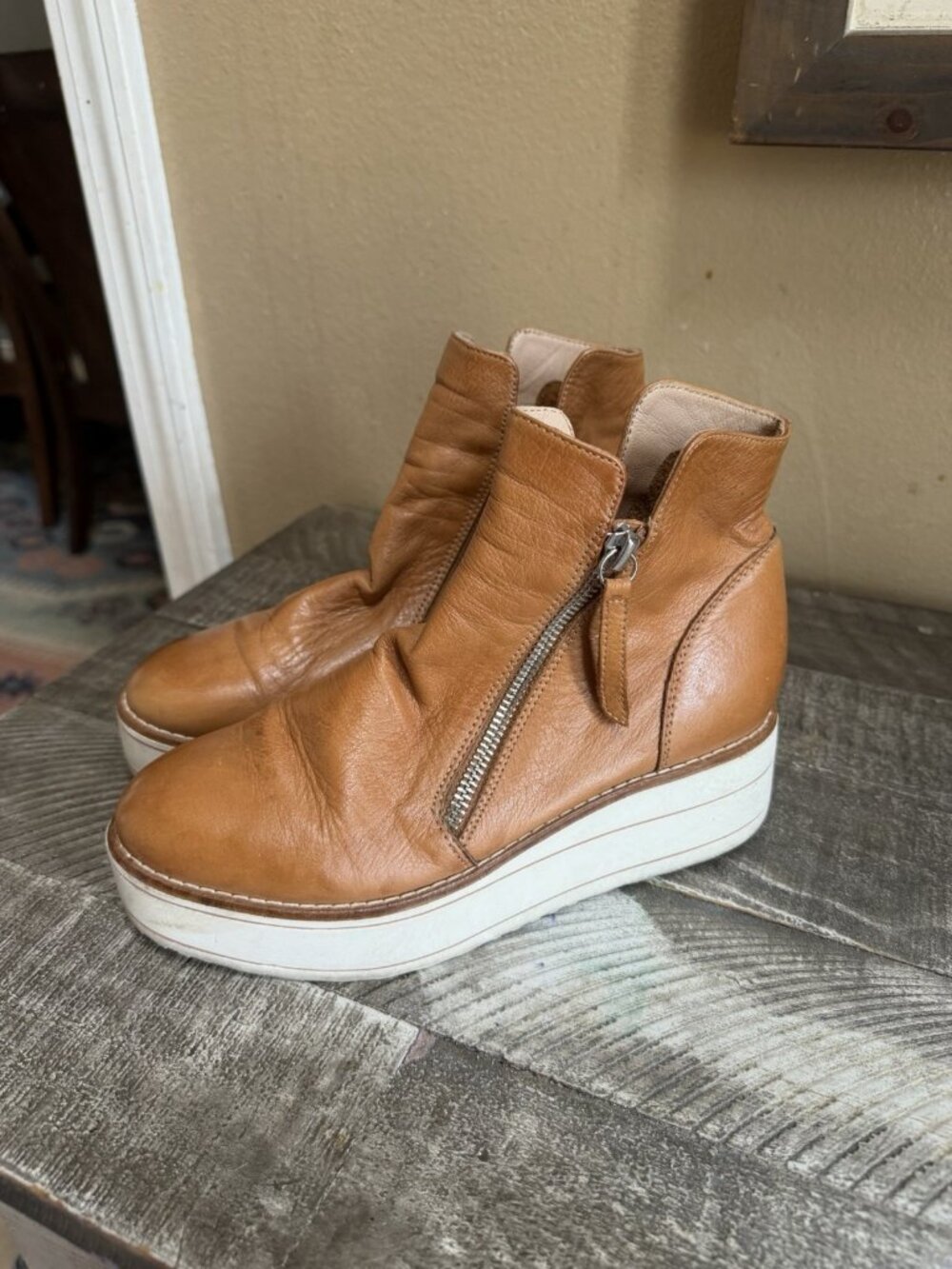 Silent D Nene tan leather booties Women’s Size 6.5